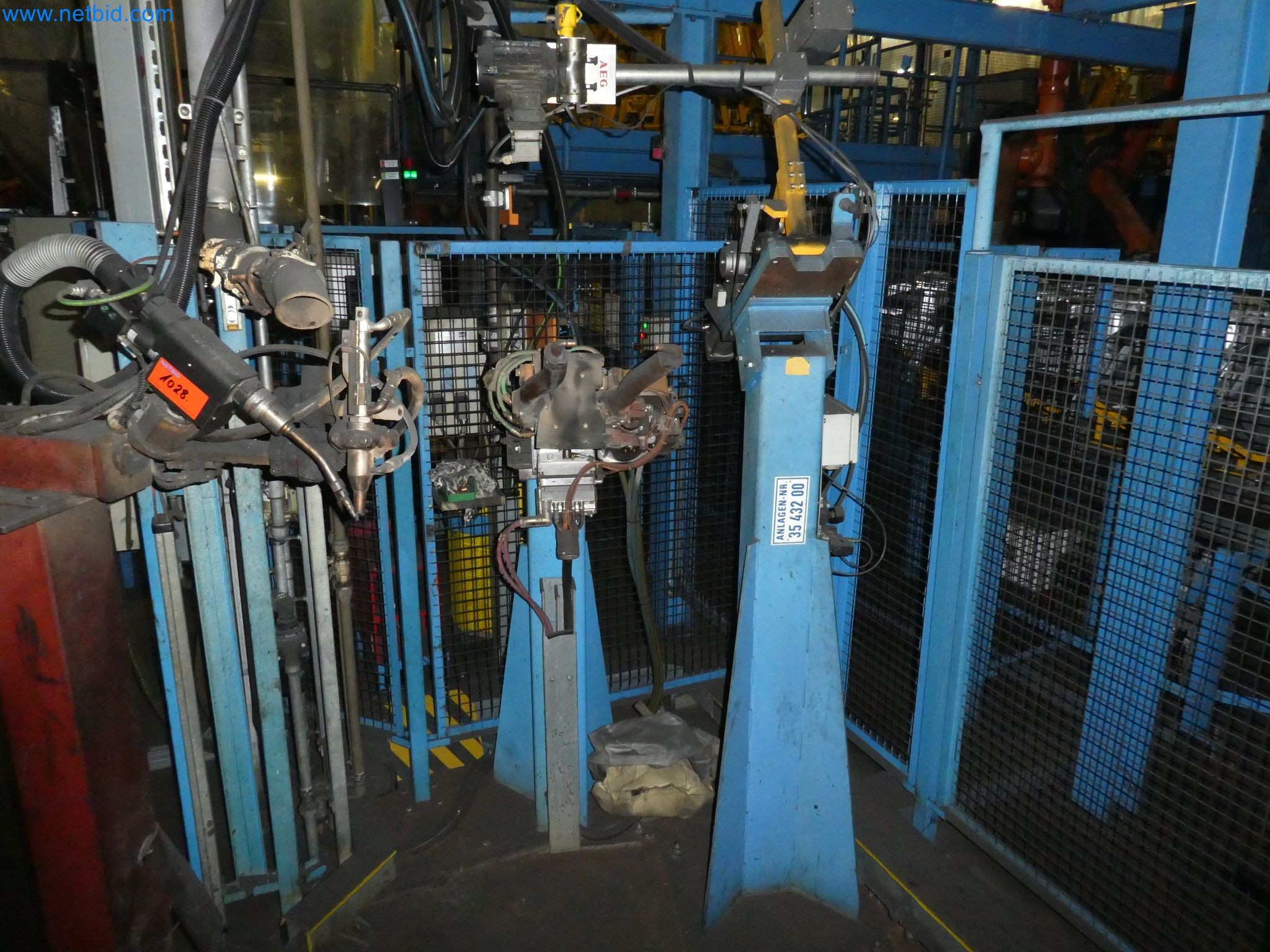 Robots, equipos de soldadura y accesorios de montaje de la industria del automóvil-5