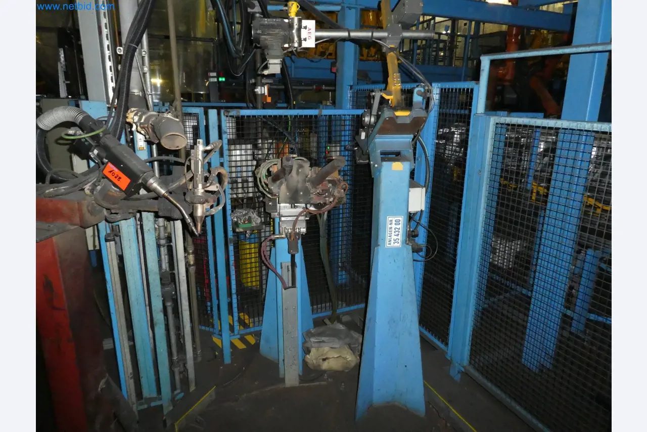 Robots, equipos de soldadura y accesorios de montaje de la industria del automóvil-5