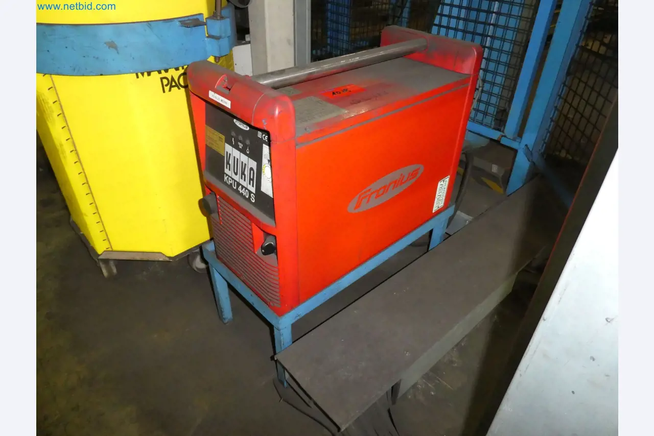 Robots, equipos de soldadura y accesorios de montaje de la industria del automóvil-6