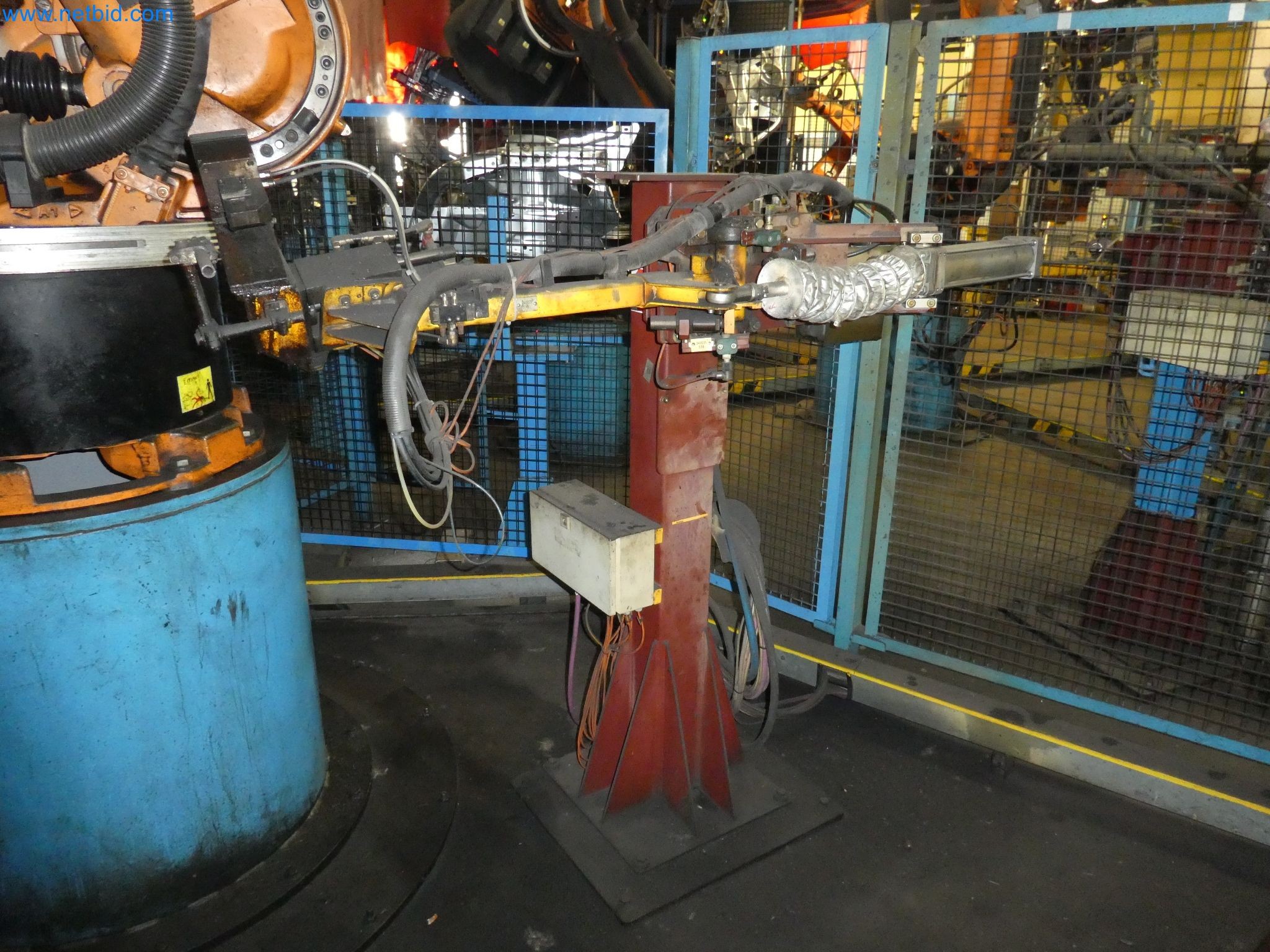 Robots, equipos de soldadura y accesorios de montaje de la industria del automóvil-7