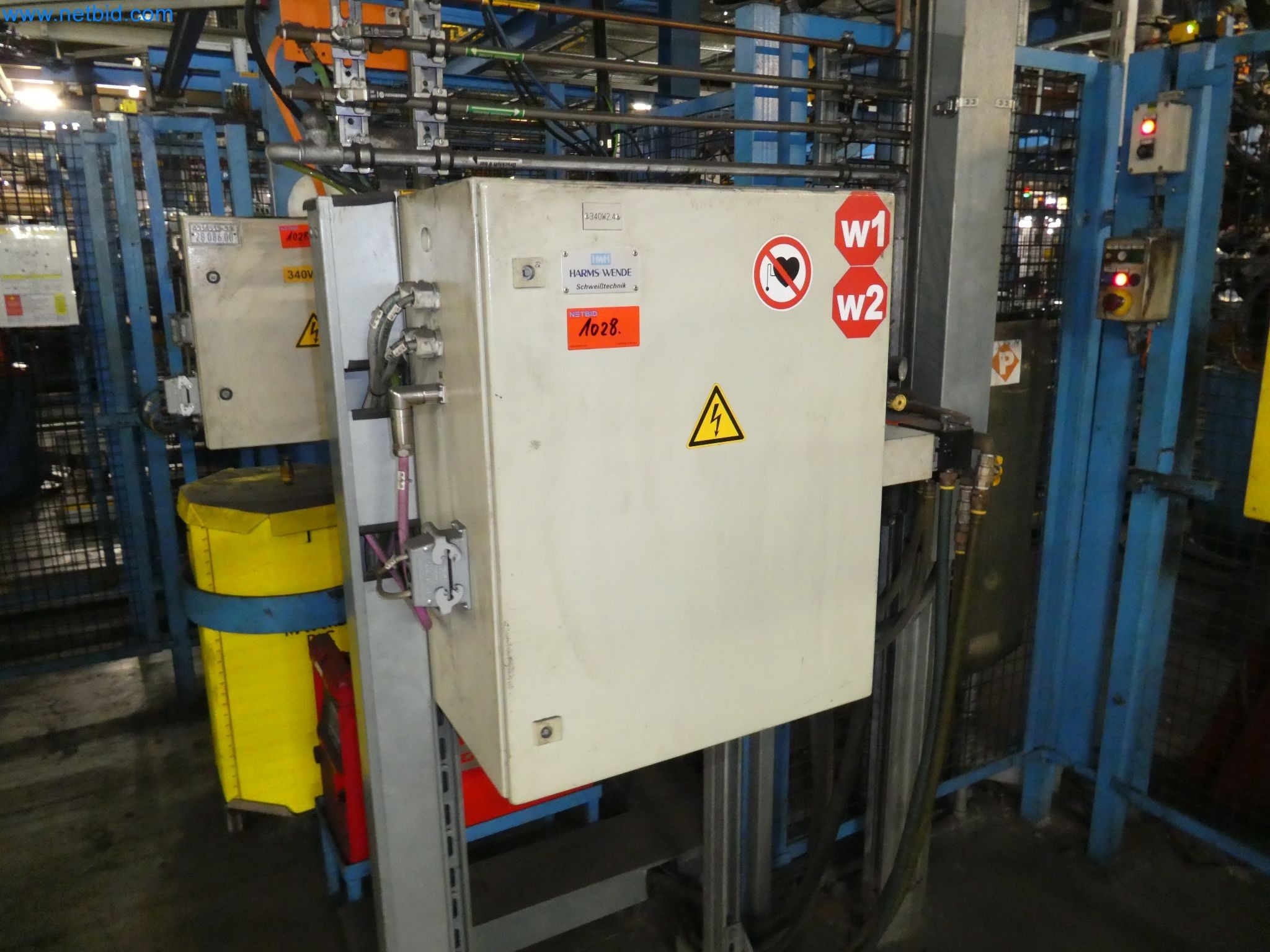 Robots, equipos de soldadura y accesorios de montaje de la industria del automóvil-9