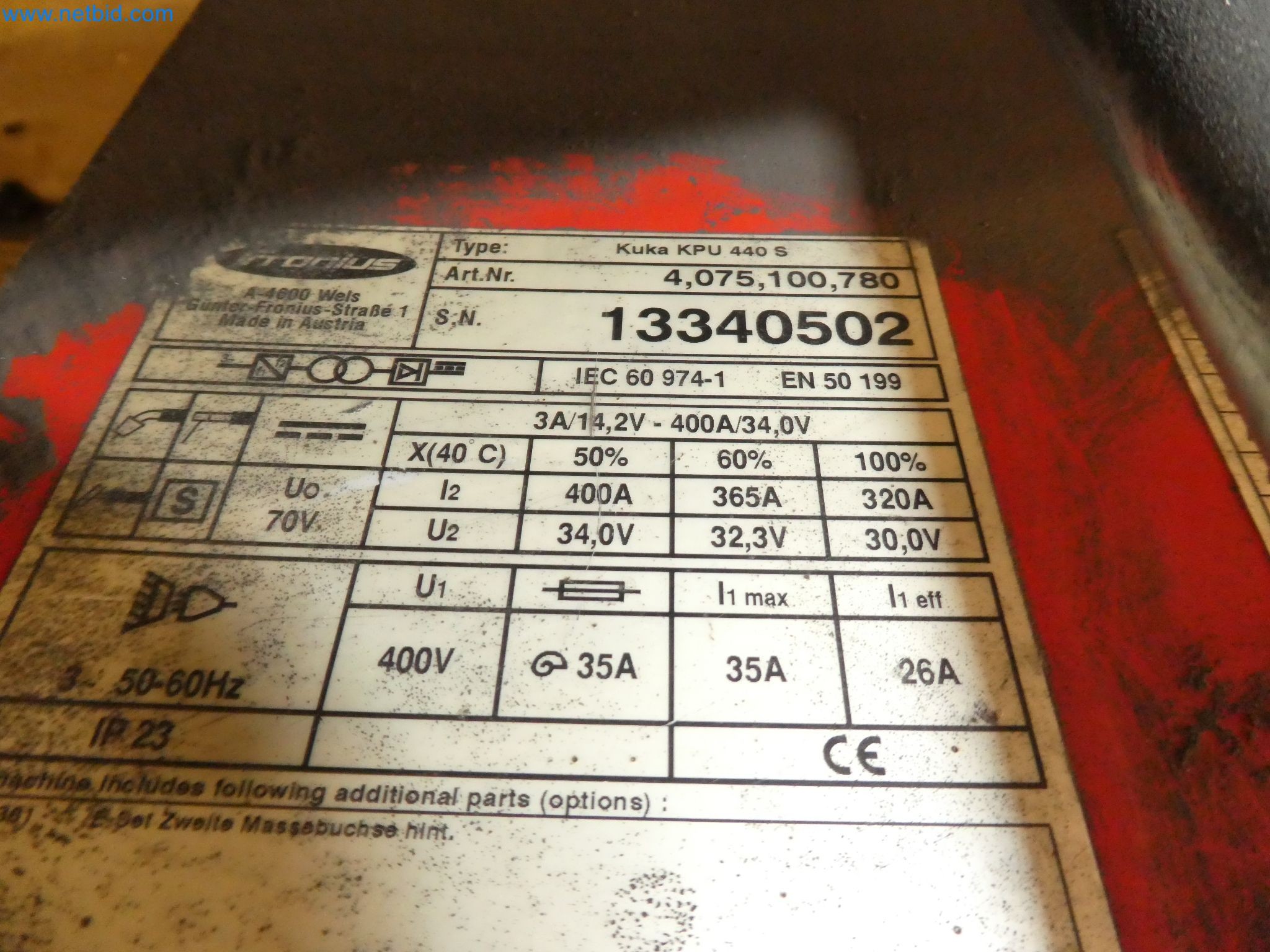 Robots, equipos de soldadura y accesorios de montaje de la industria del automóvil-1