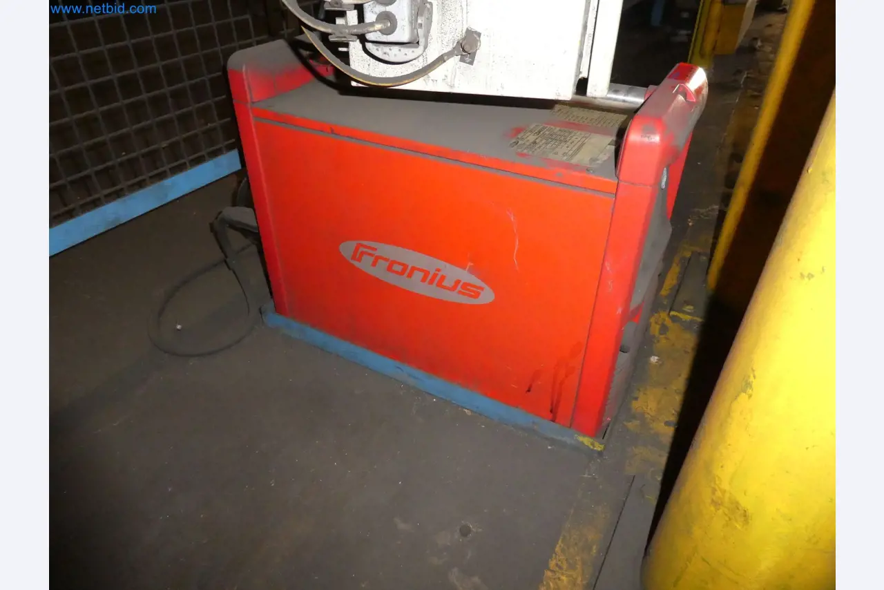 Robots, equipos de soldadura y accesorios de montaje de la industria del automóvil-3