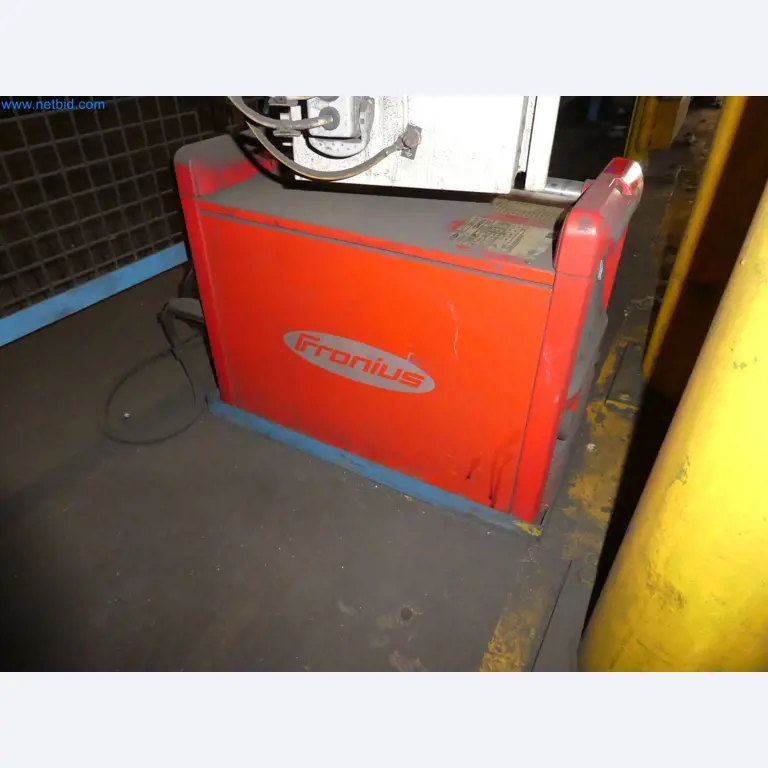 Robots, equipos de soldadura y accesorios de montaje de la industria del automóvil-3