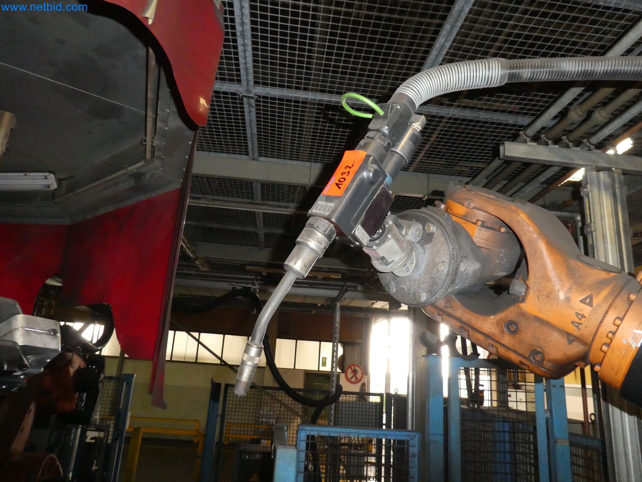 Robots, equipos de soldadura y accesorios de montaje de la industria del automóvil-5