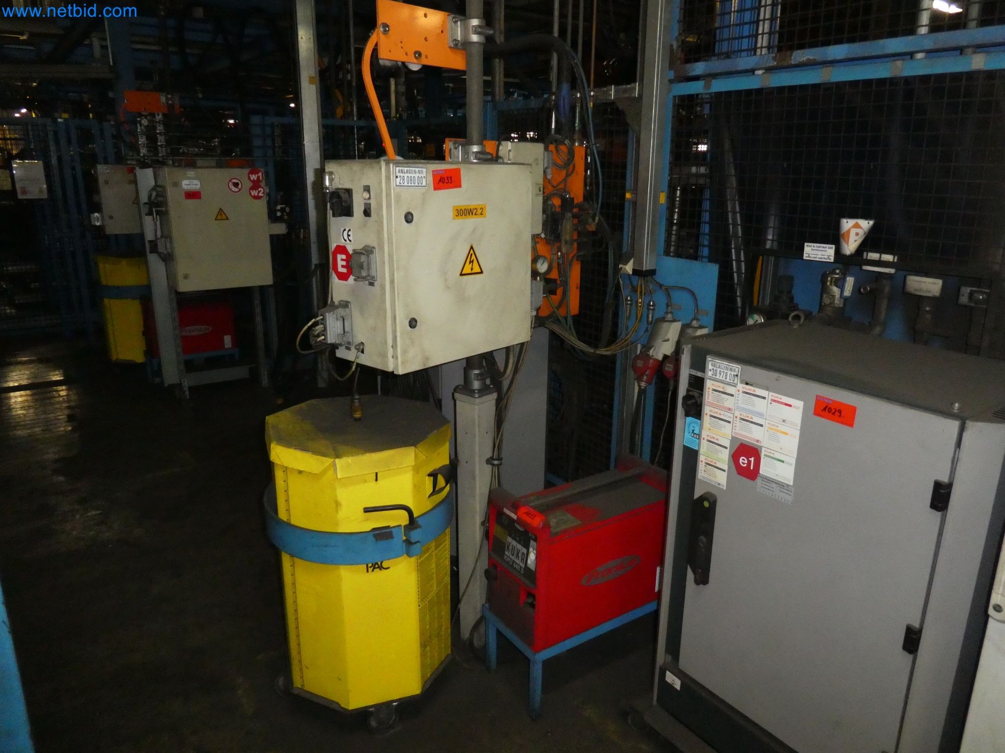 Robots, equipos de soldadura y accesorios de montaje de la industria del automóvil-1