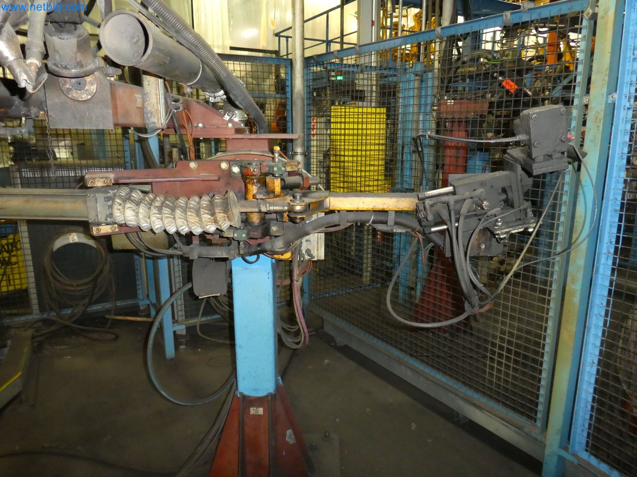 Robots, equipos de soldadura y accesorios de montaje de la industria del automóvil-4