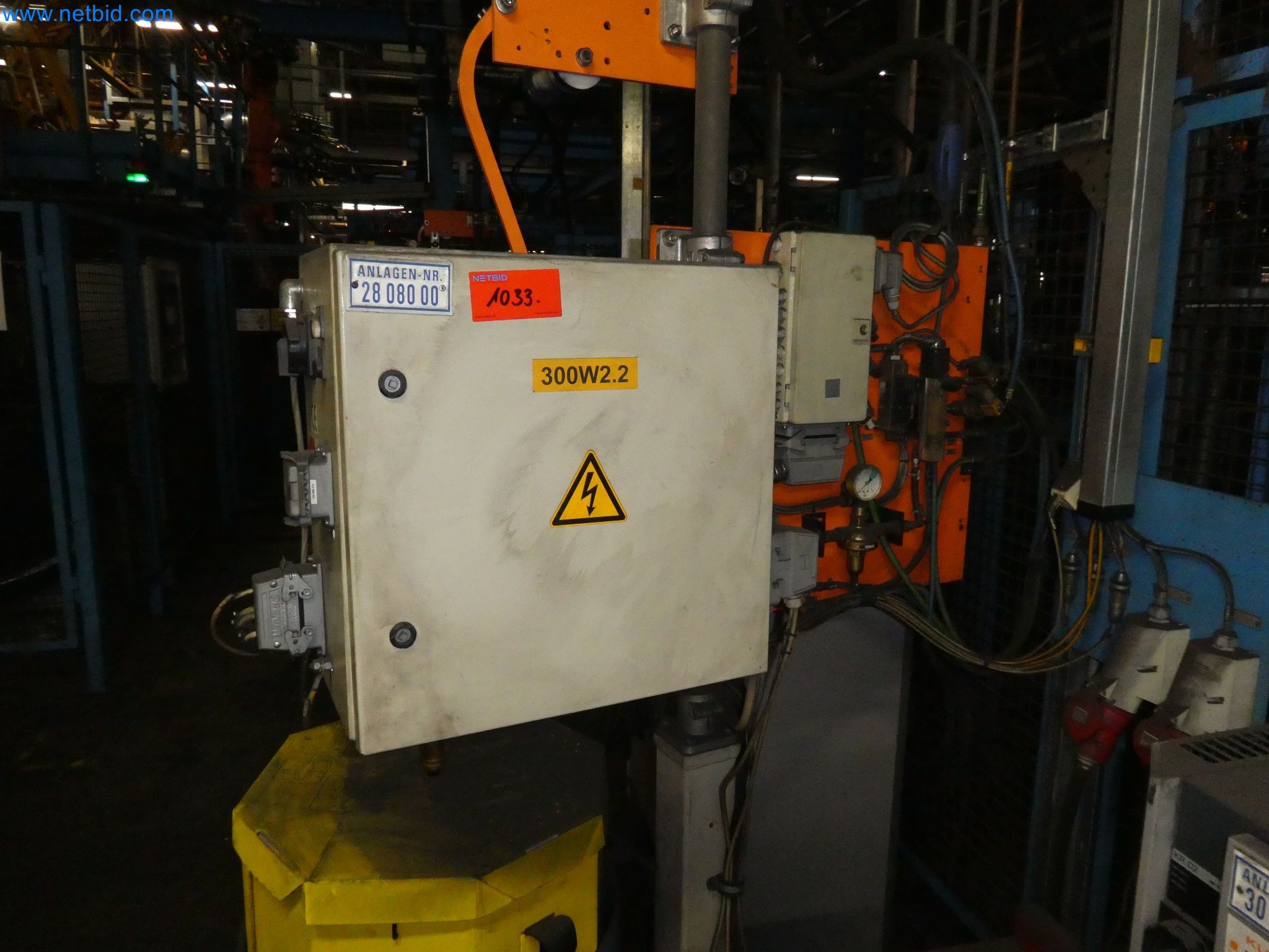 Robots, equipos de soldadura y accesorios de montaje de la industria del automóvil-6