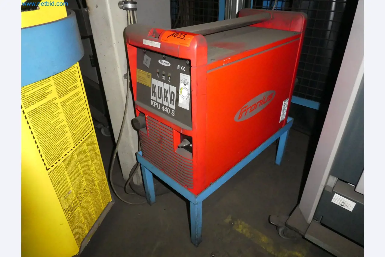 Robots, equipos de soldadura y accesorios de montaje de la industria del automóvil-7