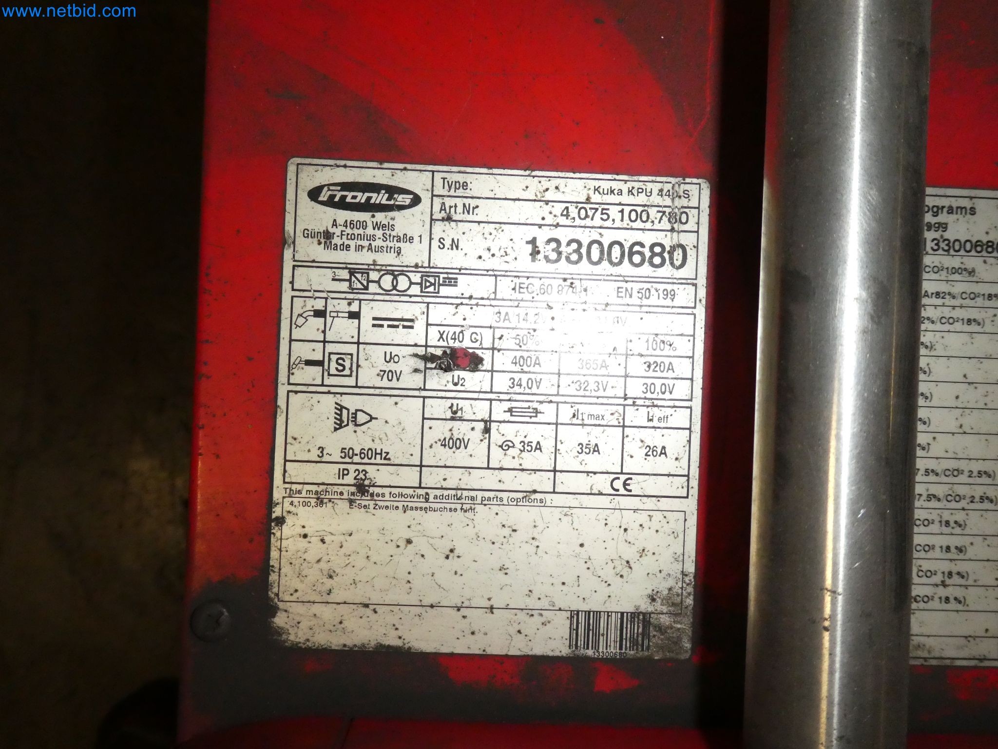 Robots, equipos de soldadura y accesorios de montaje de la industria del automóvil-1