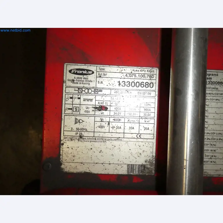 Robots, equipos de soldadura y accesorios de montaje de la industria del automóvil-1