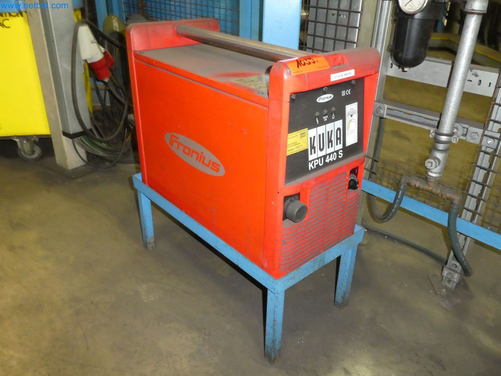 Robots, equipos de soldadura y accesorios de montaje de la industria del automóvil-2