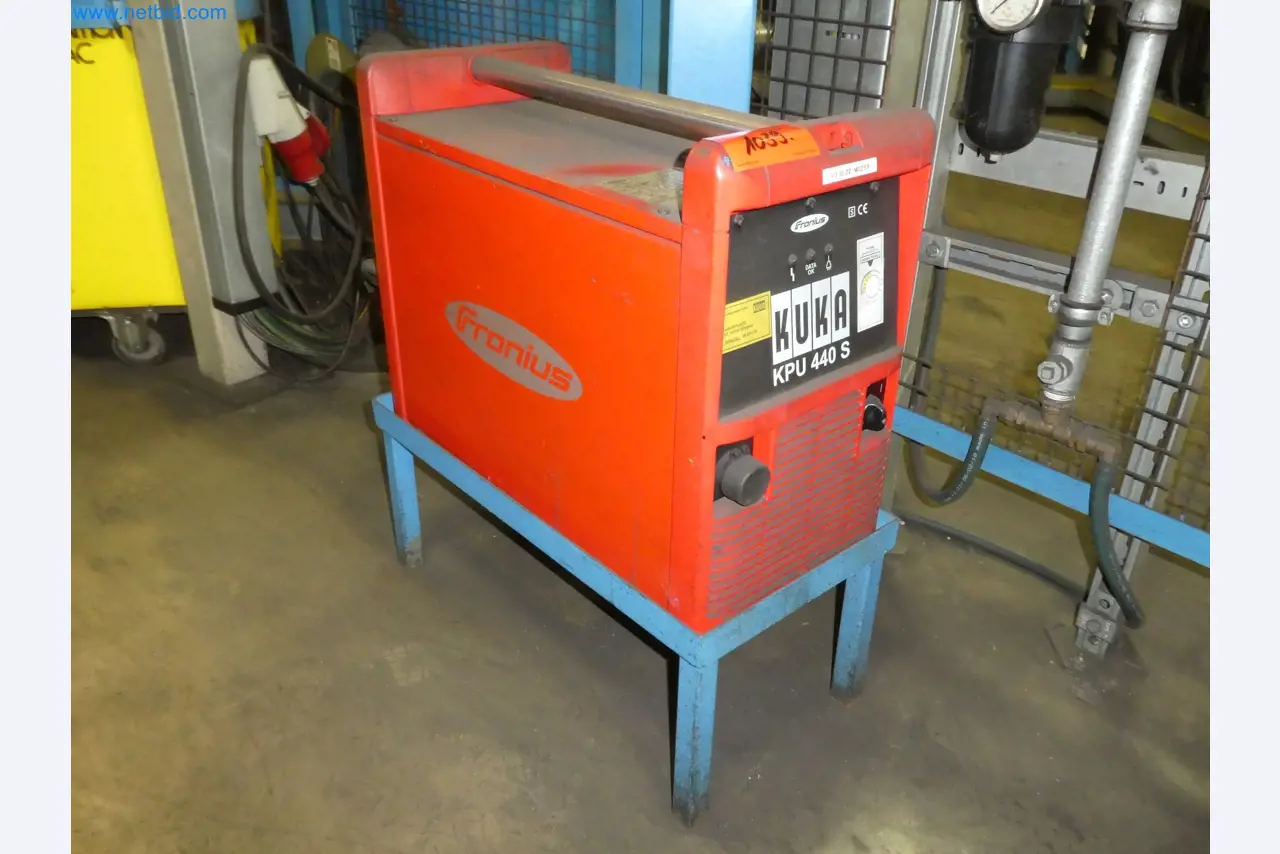 Robots, equipos de soldadura y accesorios de montaje de la industria del automóvil-2