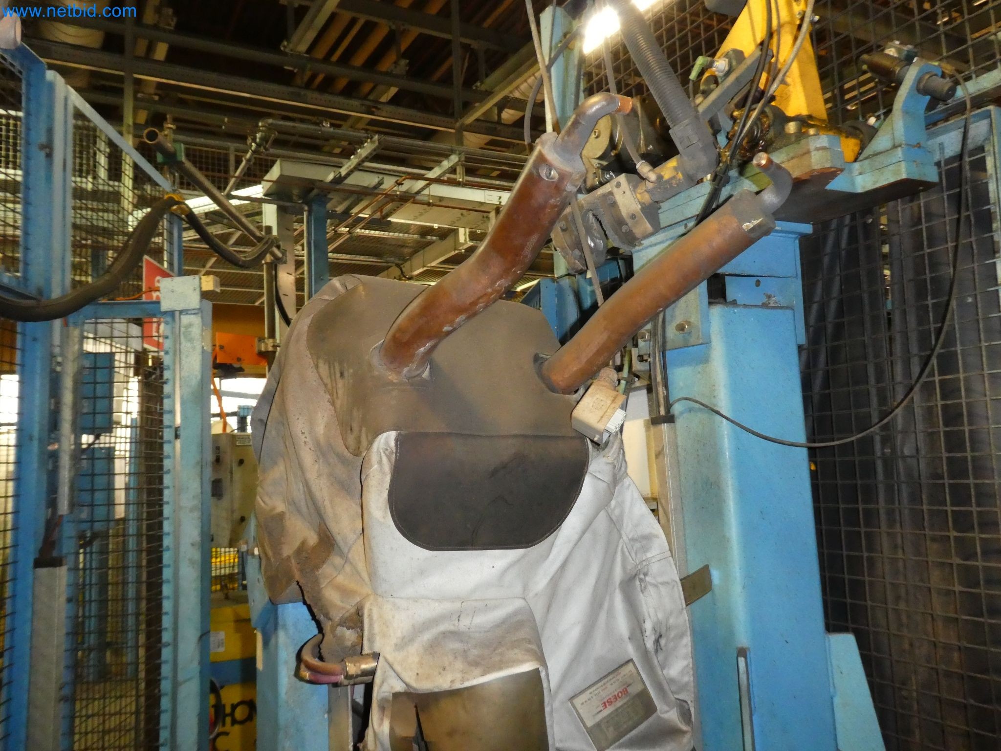 Robots, equipos de soldadura y accesorios de montaje de la industria del automóvil-3