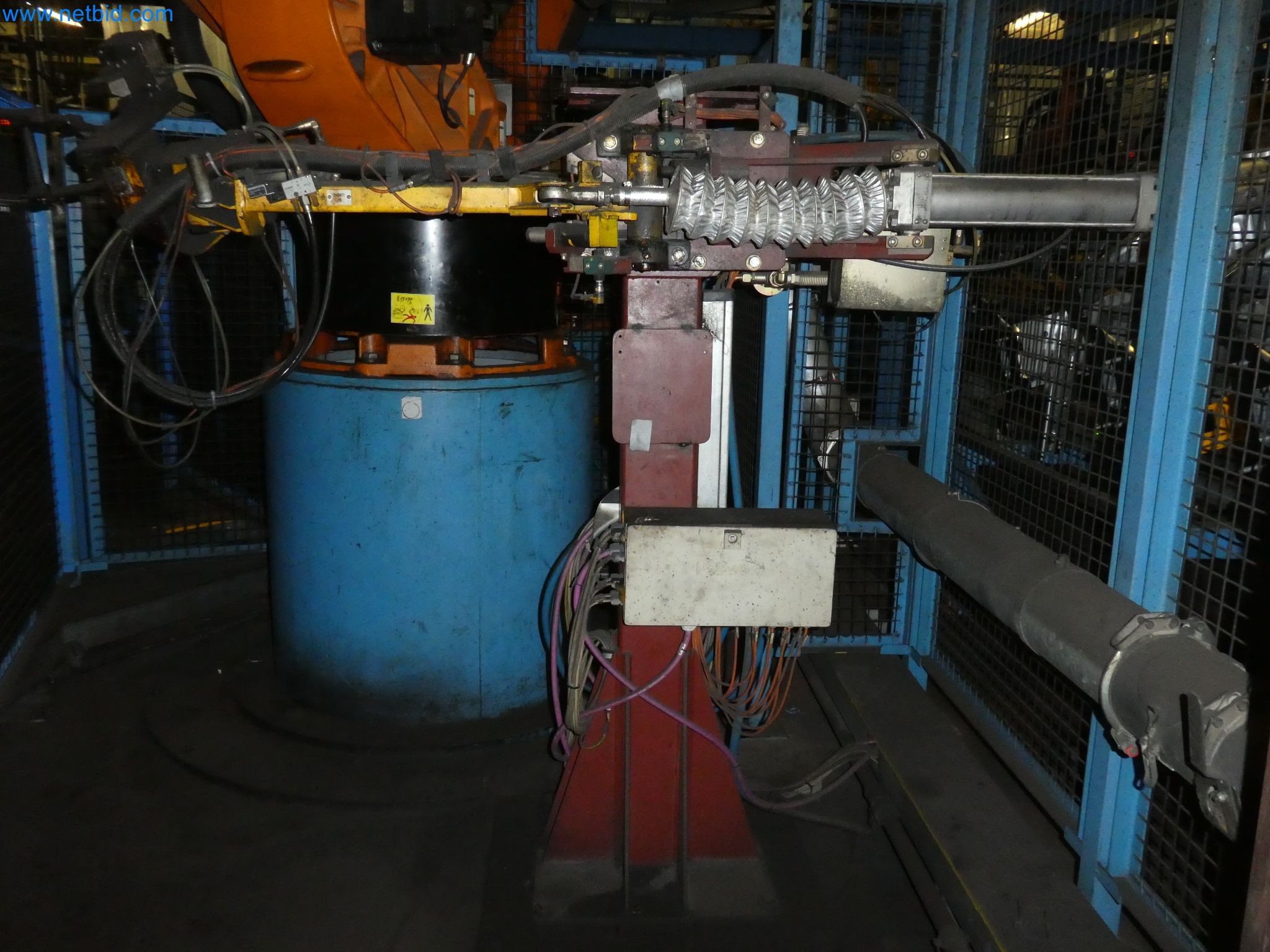 Robots, equipos de soldadura y accesorios de montaje de la industria del automóvil-5