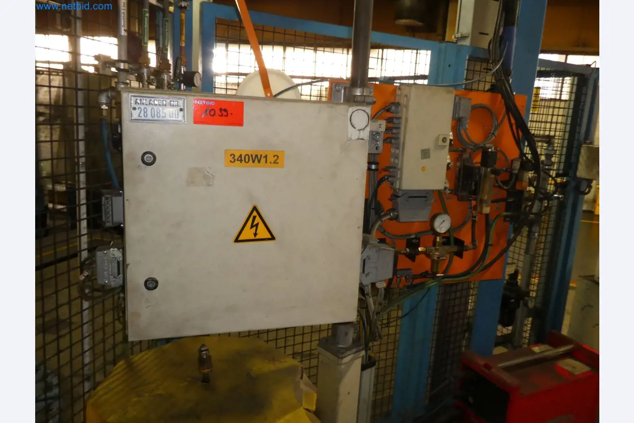 Robots, equipos de soldadura y accesorios de montaje de la industria del automóvil-6