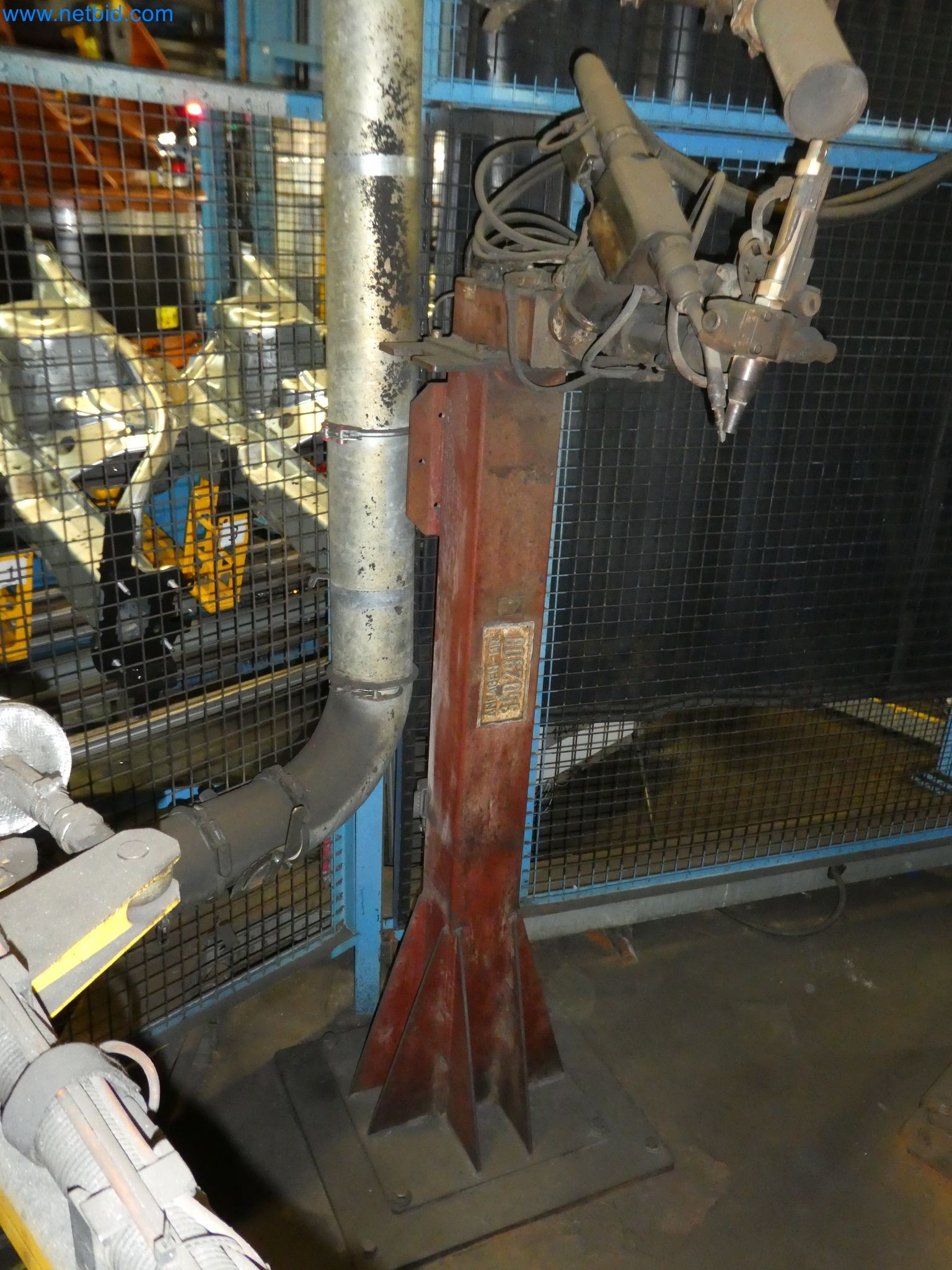 Robots, equipos de soldadura y accesorios de montaje de la industria del automóvil-7