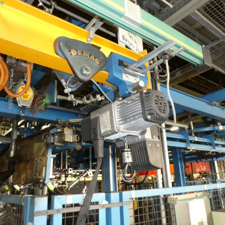 Sloupový jeřáb Demag D-AS270