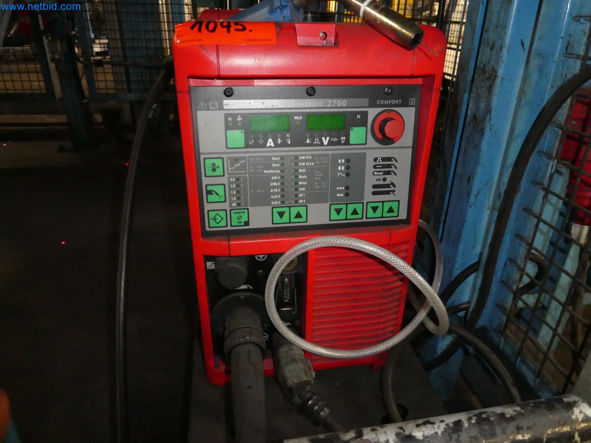 Robots, equipos de soldadura y accesorios de montaje de la industria del automóvil-1