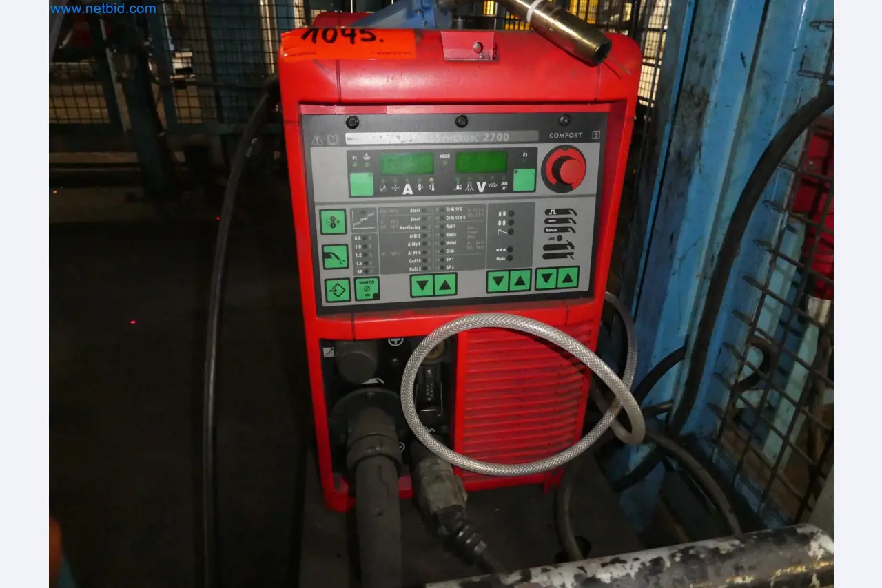 Robots, equipos de soldadura y accesorios de montaje de la industria del automóvil-1