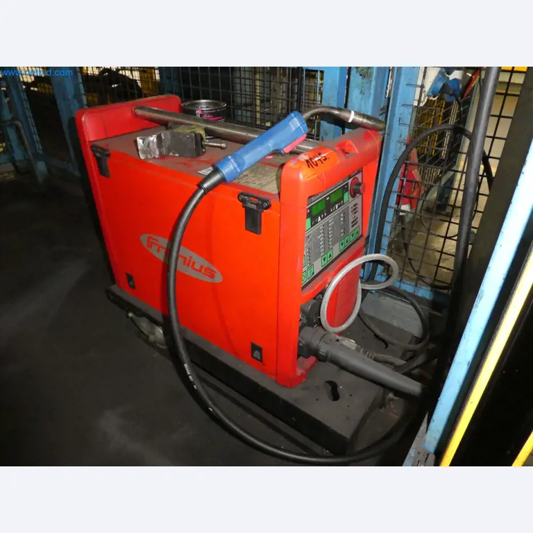 Robots, equipos de soldadura y accesorios de montaje de la industria del automóvil-2