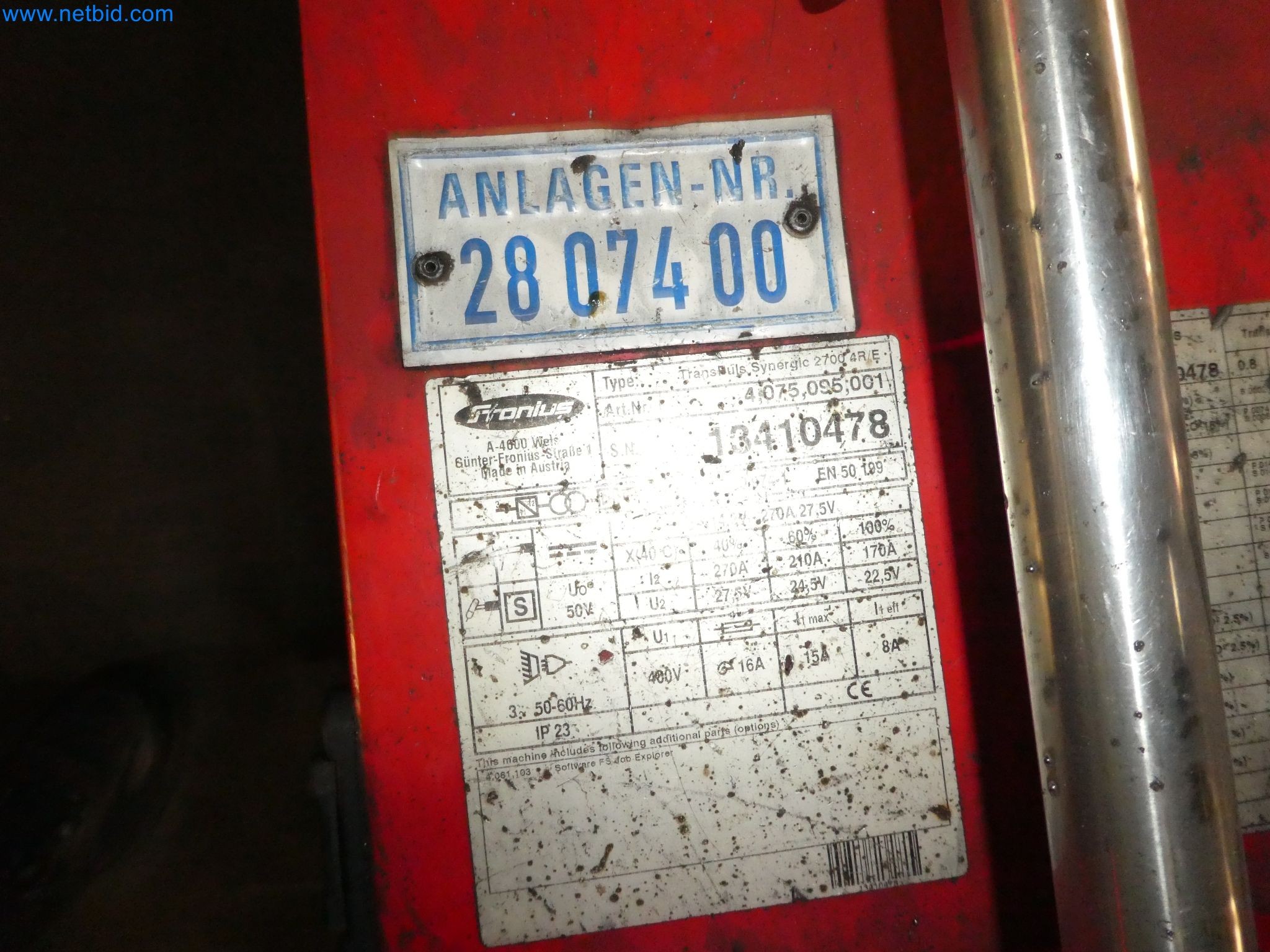 Robots, equipos de soldadura y accesorios de montaje de la industria del automóvil-3