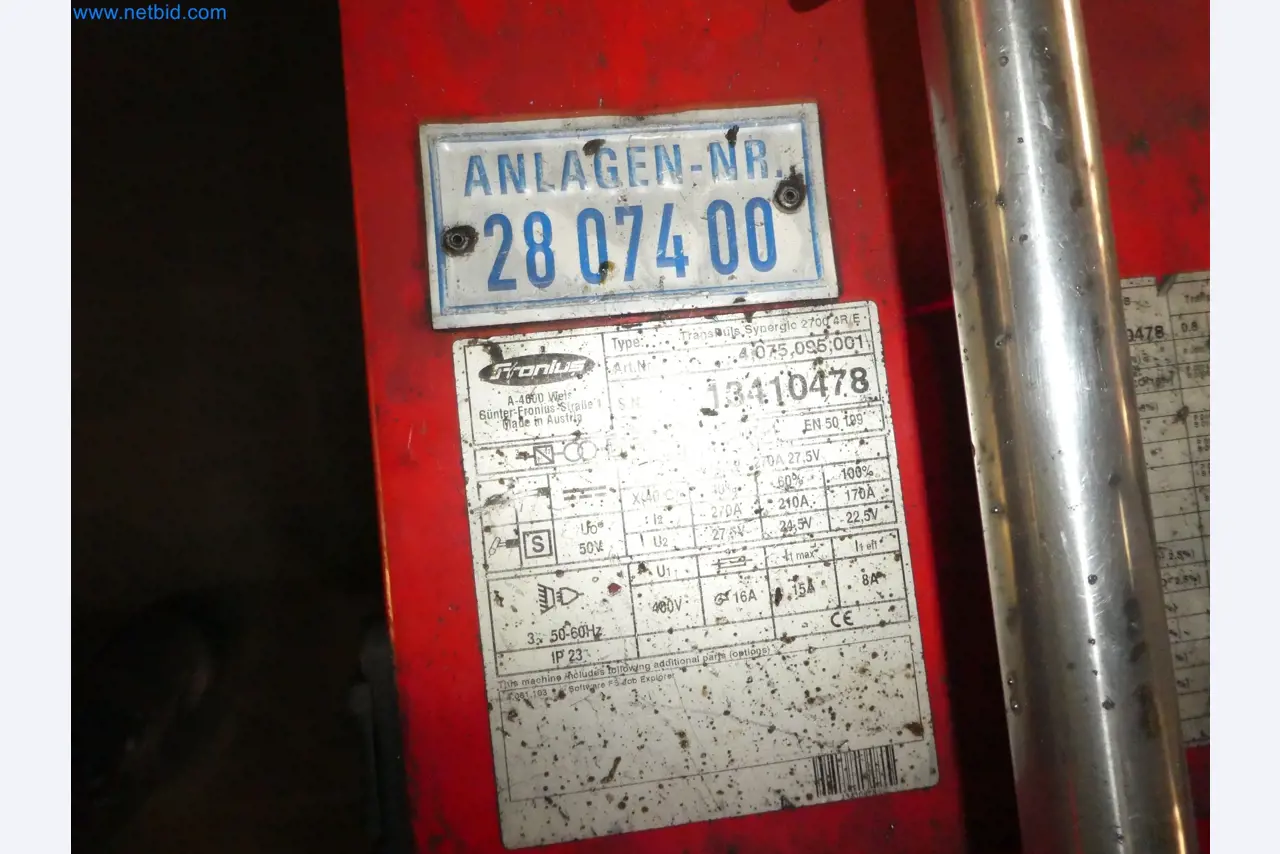 Robots, equipos de soldadura y accesorios de montaje de la industria del automóvil-3