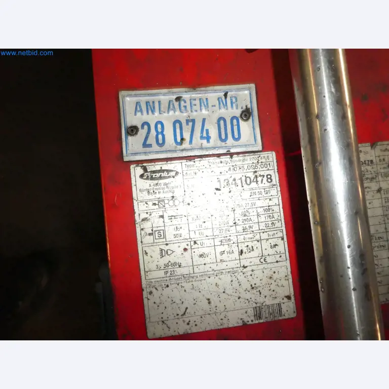 Robots, equipos de soldadura y accesorios de montaje de la industria del automóvil-3