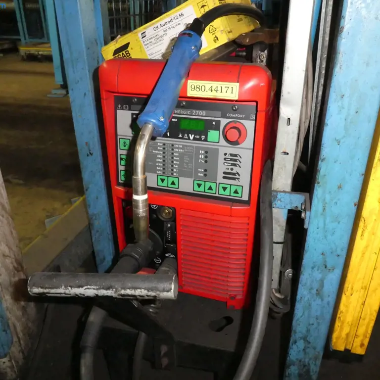 Soldadora de arco con protección de gas Fronius Transpuls Synergic 2700 AR/E