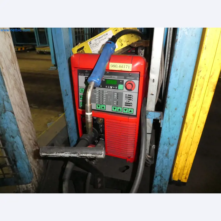 Robots, equipos de soldadura y accesorios de montaje de la industria del automóvil-1