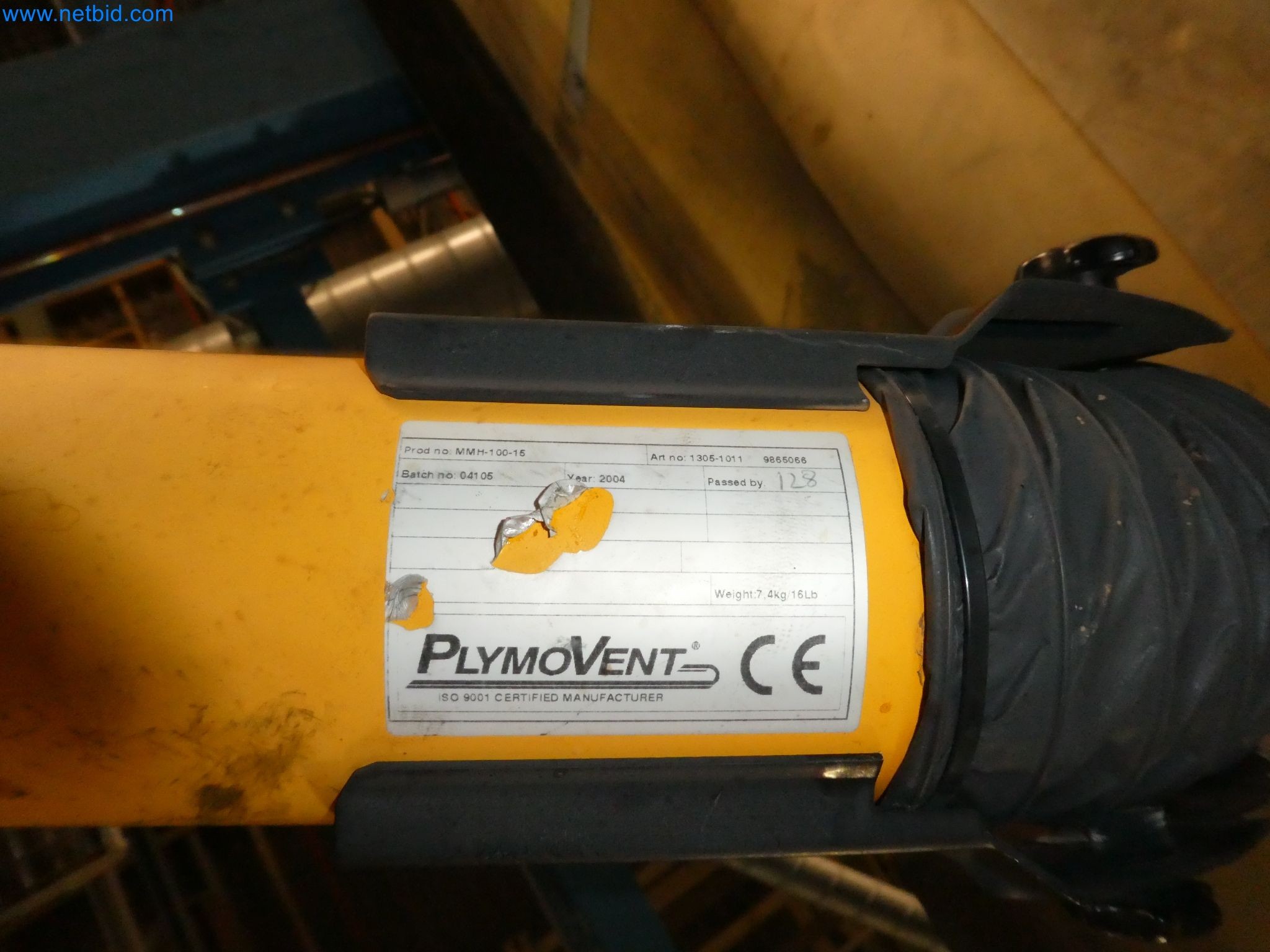 Robots, equipos de soldadura y accesorios de montaje de la industria del automóvil-3