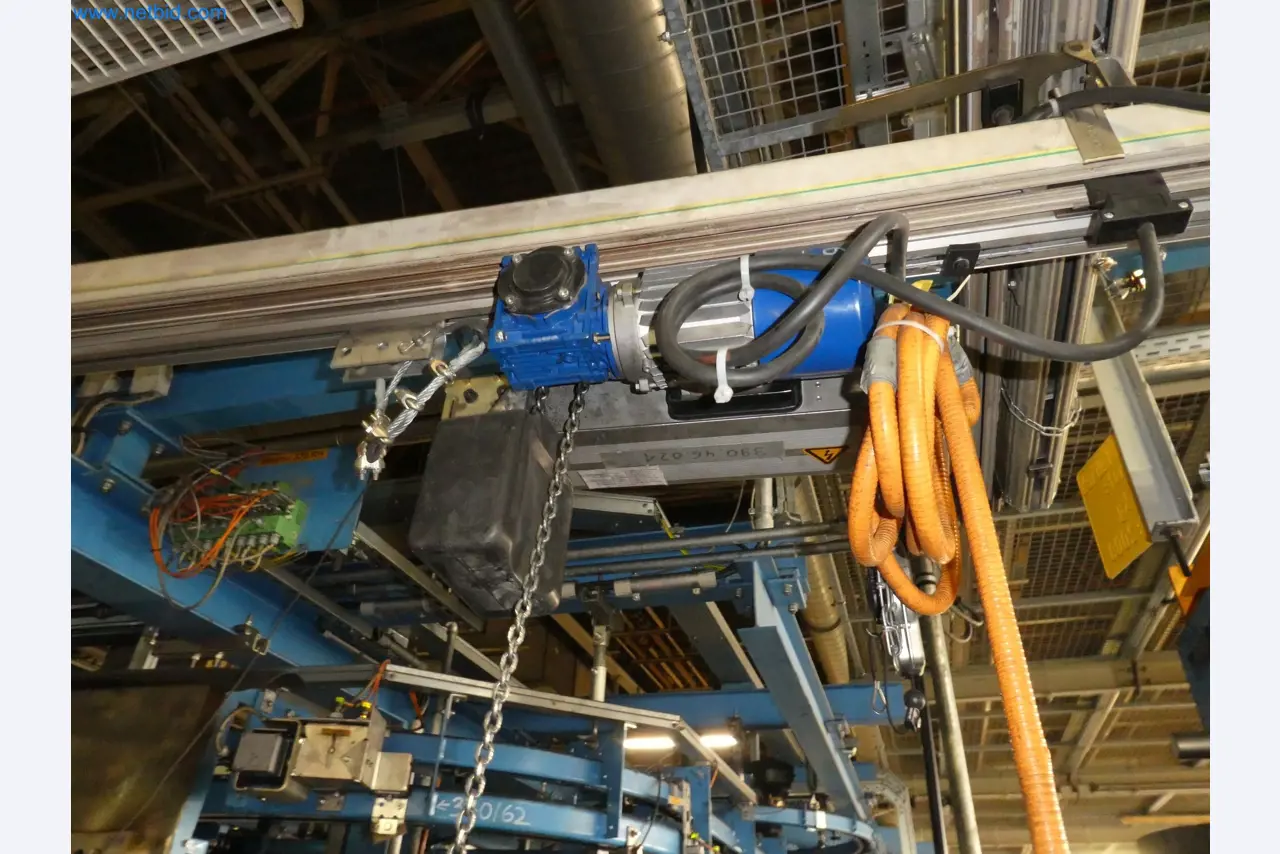 Robôs, equipamento de soldadura e acessórios de montagem da indústria automóvel-1