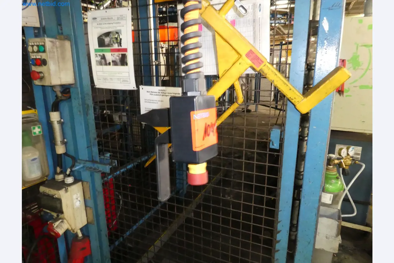 Robôs, equipamento de soldadura e acessórios de montagem da indústria automóvel-2