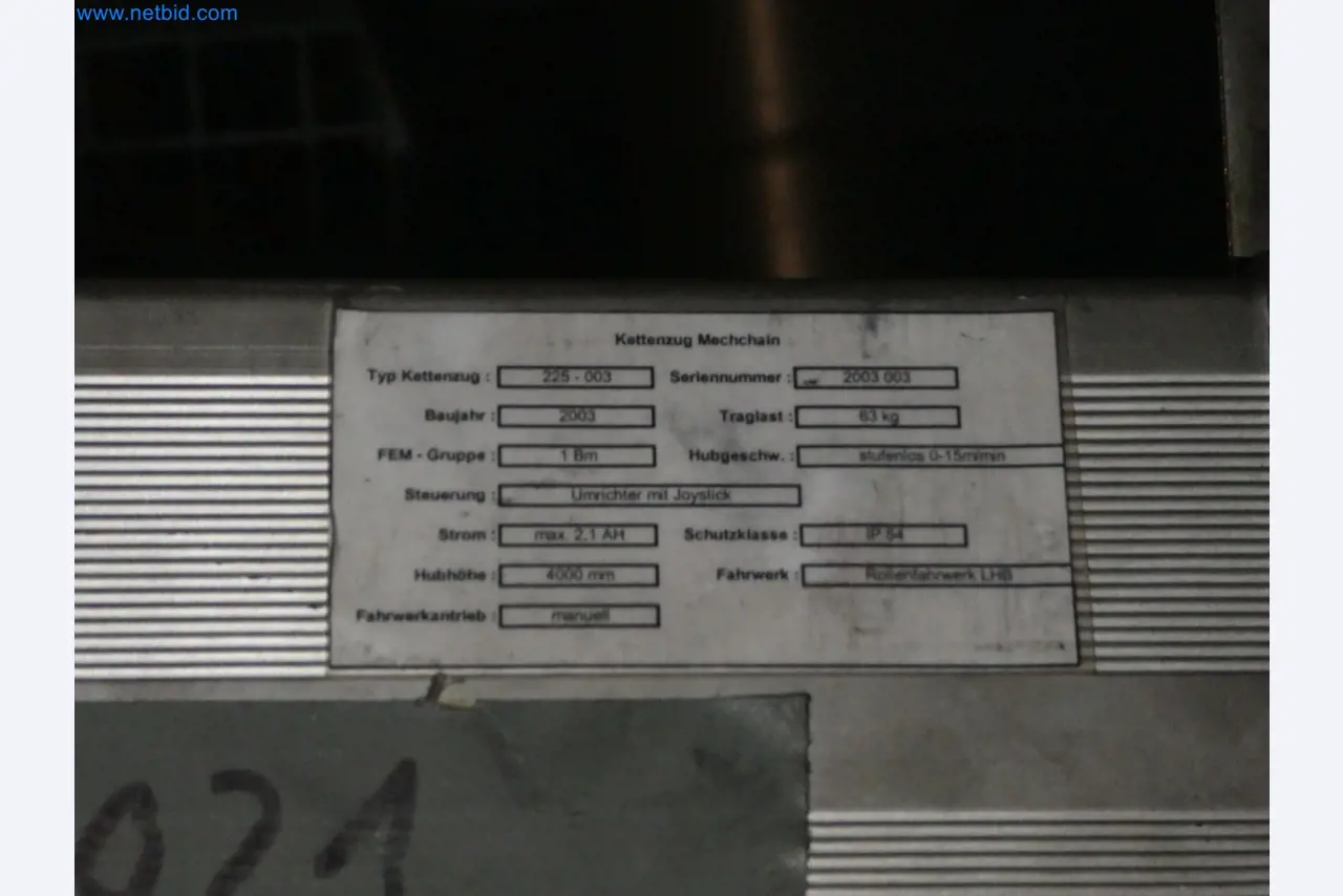 Robôs, equipamento de soldadura e acessórios de montagem da indústria automóvel-4