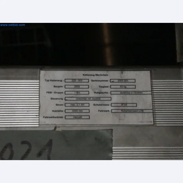 Robôs, equipamento de soldadura e acessórios de montagem da indústria automóvel-4