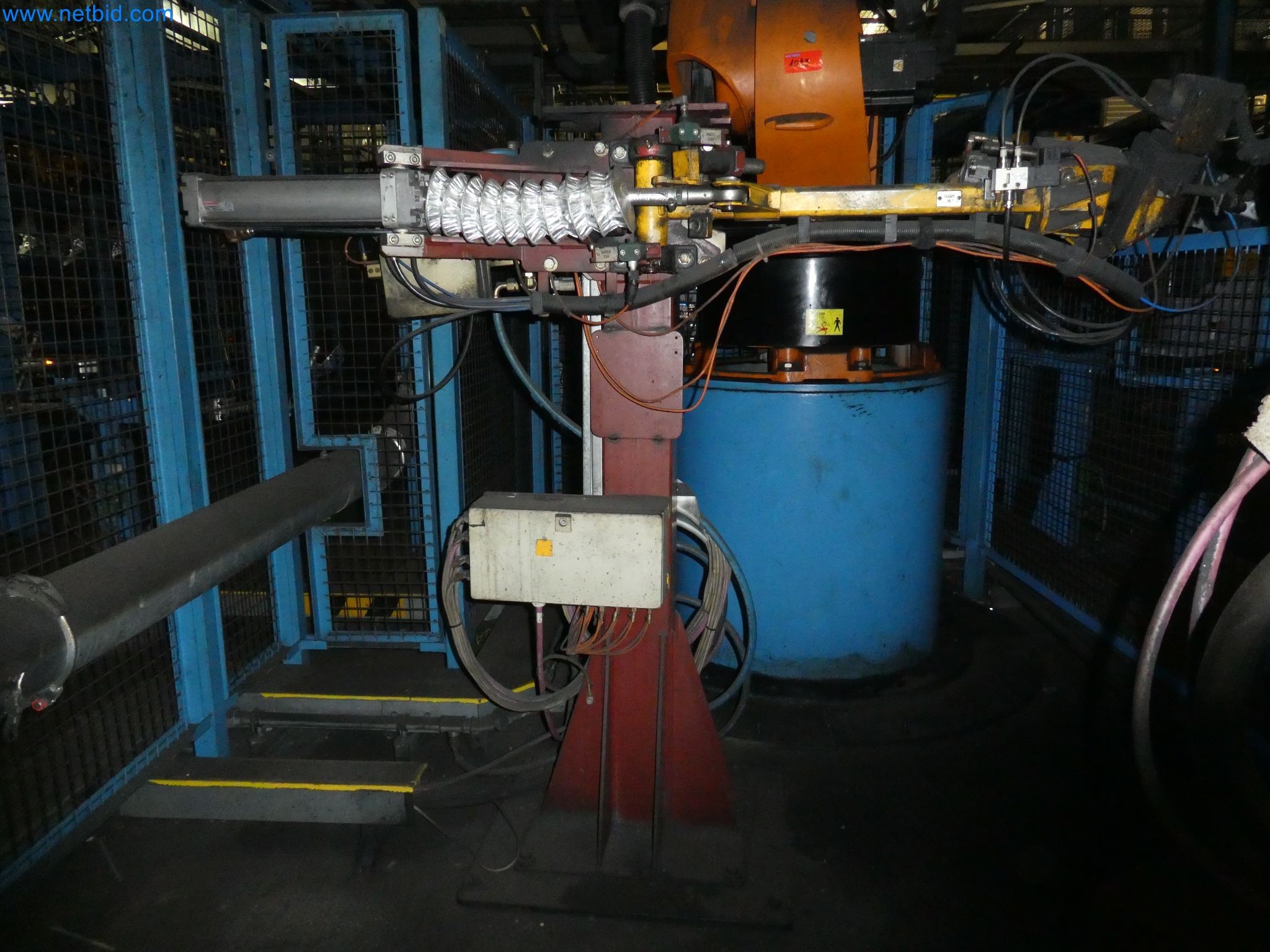 Robots, equipos de soldadura y accesorios de montaje de la industria del automóvil-10