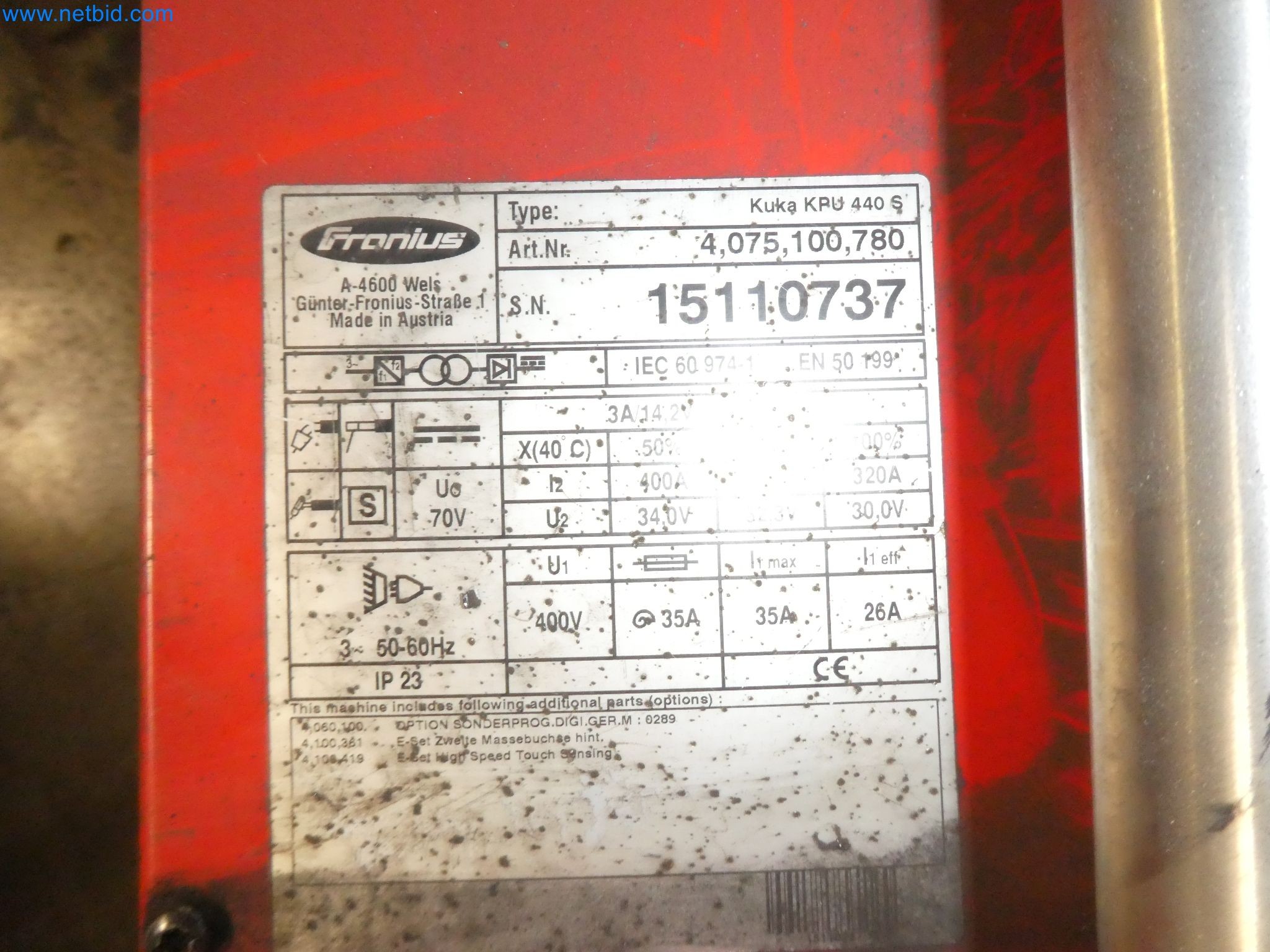 Robots, equipos de soldadura y accesorios de montaje de la industria del automóvil-1