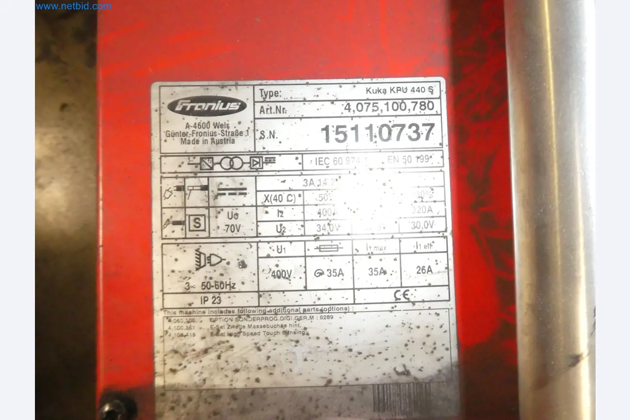 Robots, equipos de soldadura y accesorios de montaje de la industria del automóvil-1