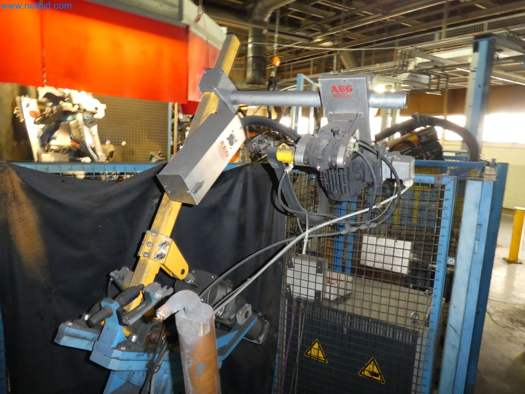 Robots, equipos de soldadura y accesorios de montaje de la industria del automóvil-2