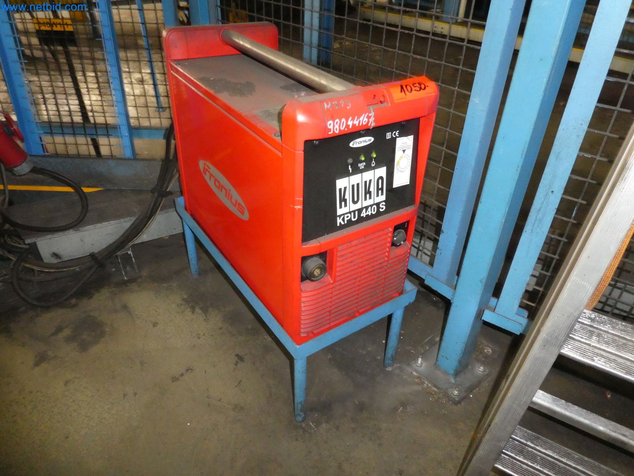 Robots, equipos de soldadura y accesorios de montaje de la industria del automóvil-3