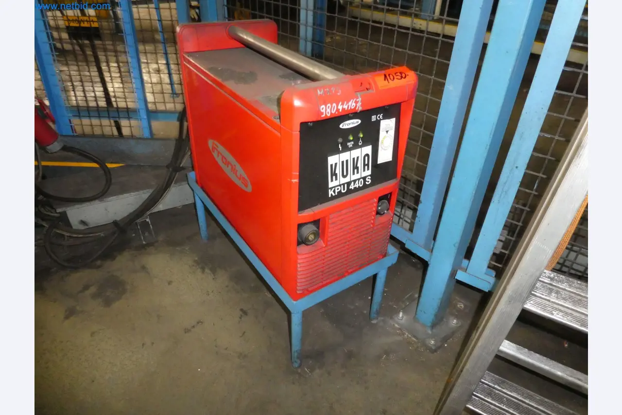 Robots, equipos de soldadura y accesorios de montaje de la industria del automóvil-3