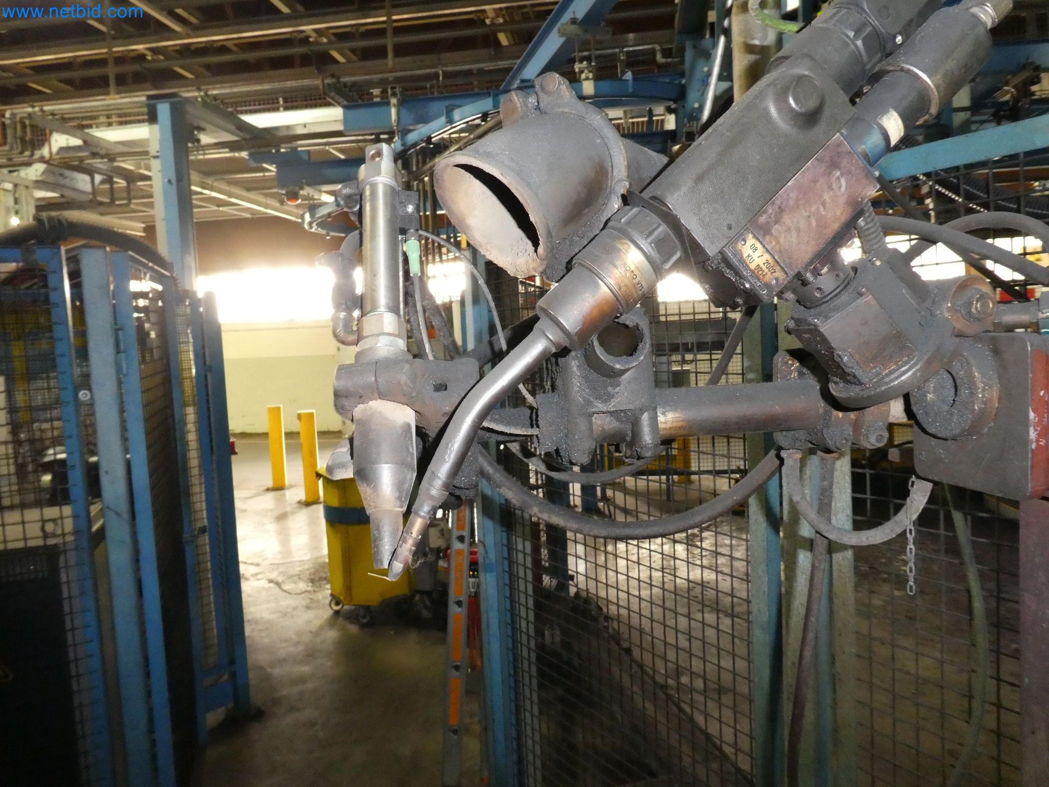 Robots, equipos de soldadura y accesorios de montaje de la industria del automóvil-7