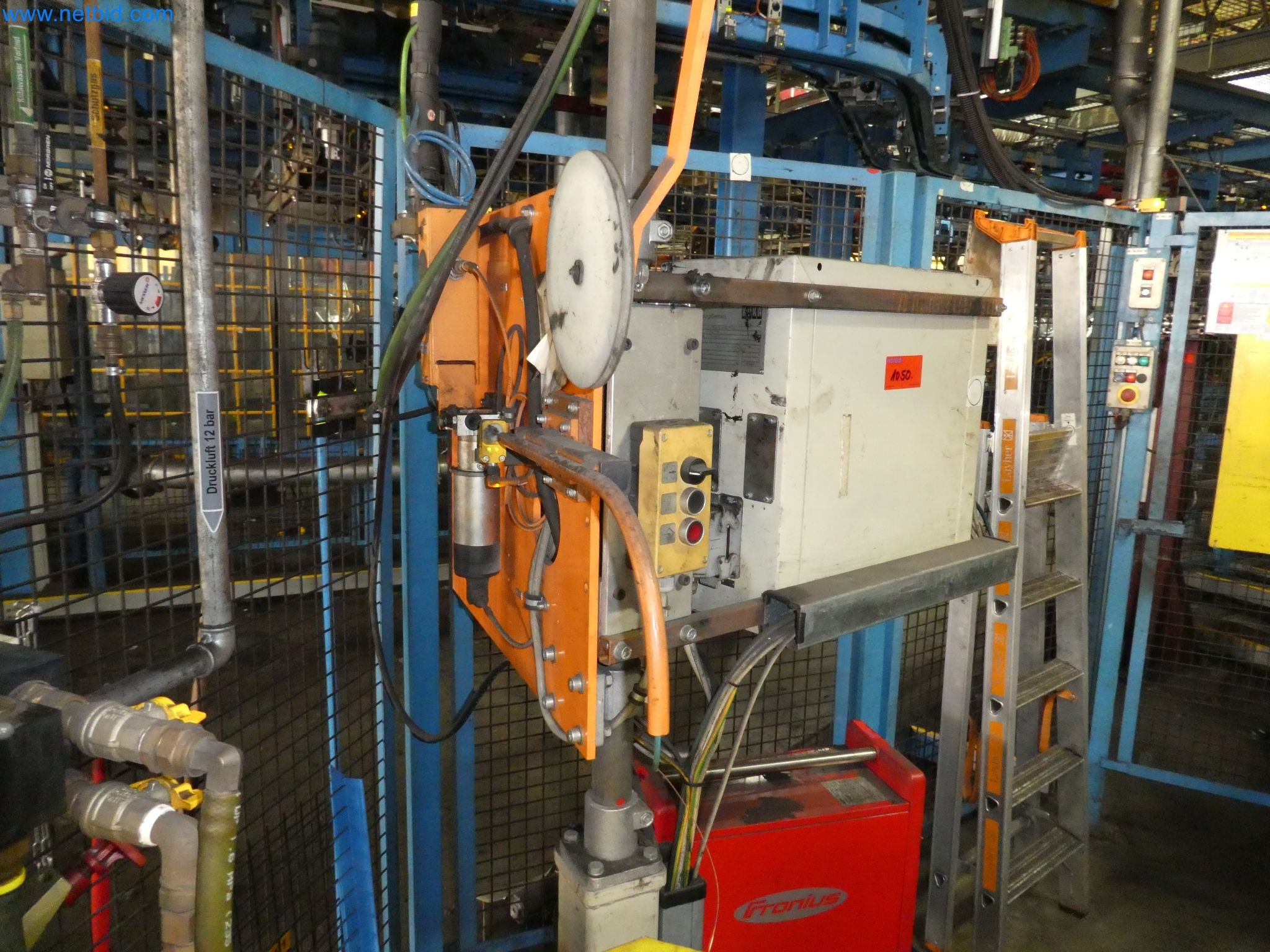 Robots, equipos de soldadura y accesorios de montaje de la industria del automóvil-8