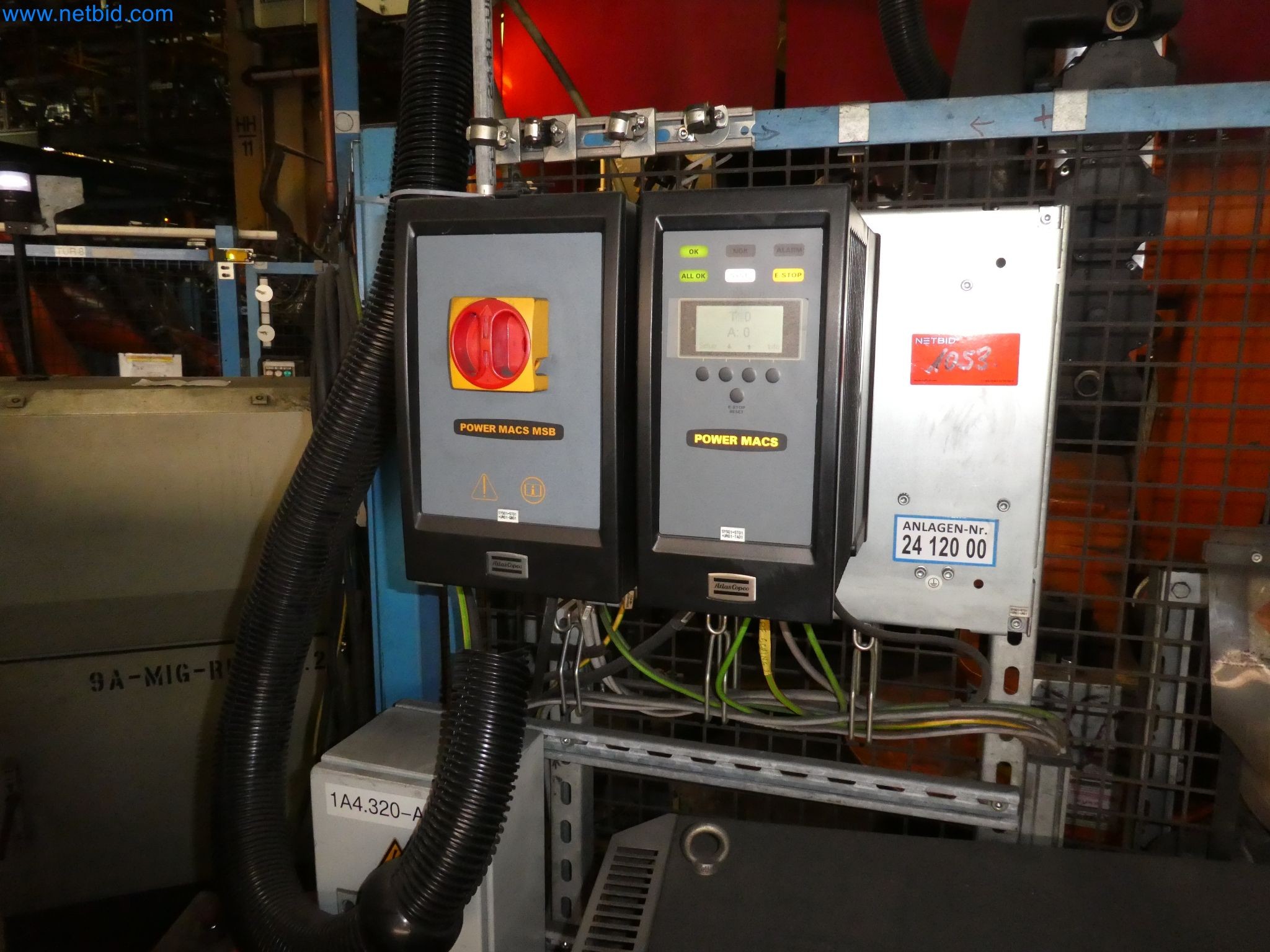 Robots, equipos de soldadura y accesorios de montaje de la industria del automóvil-3