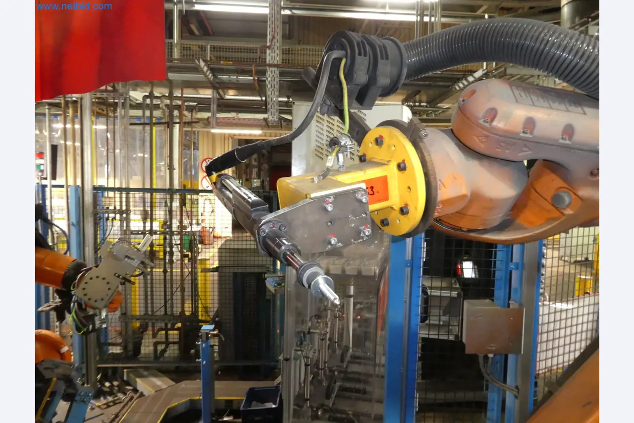 Robots, equipos de soldadura y accesorios de montaje de la industria del automóvil-5