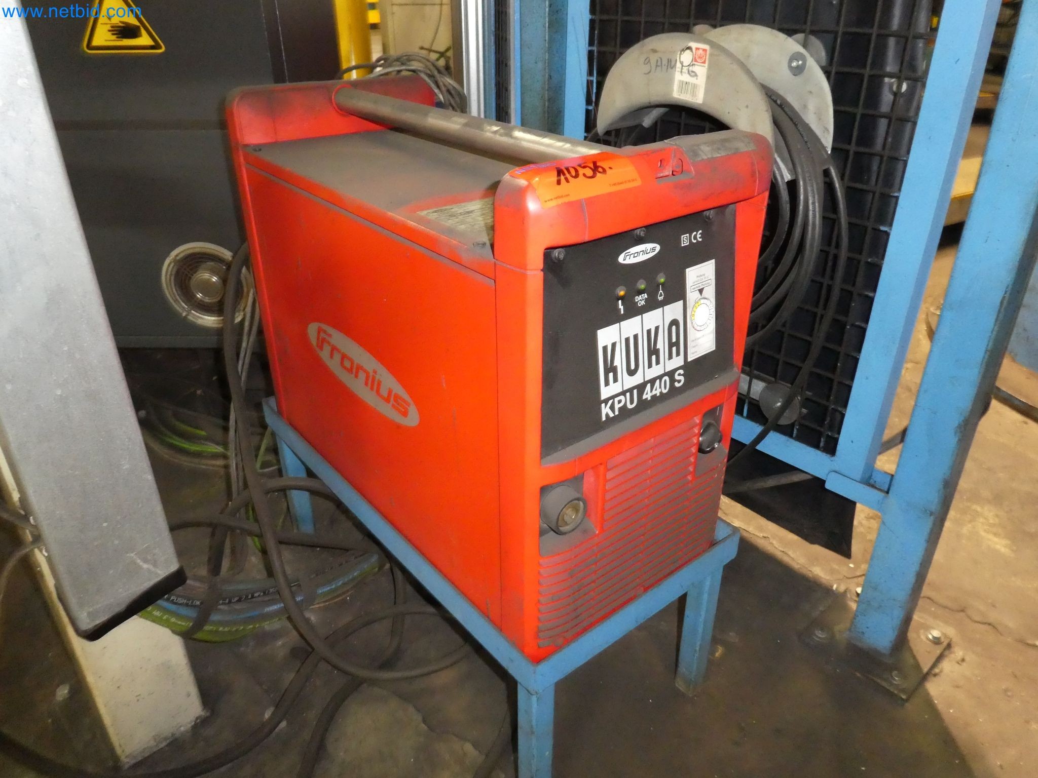 Robots, equipos de soldadura y accesorios de montaje de la industria del automóvil-1