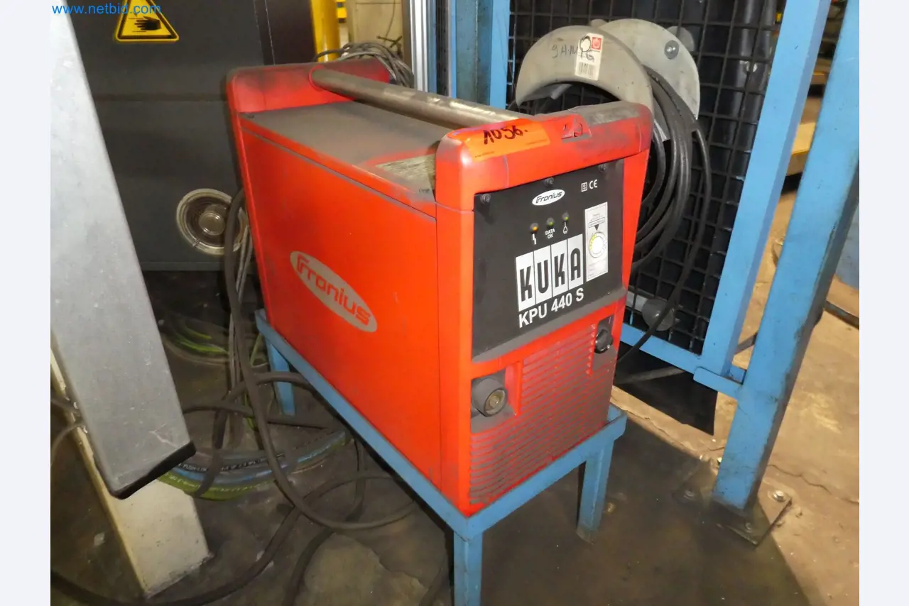 Robots, equipos de soldadura y accesorios de montaje de la industria del automóvil-1