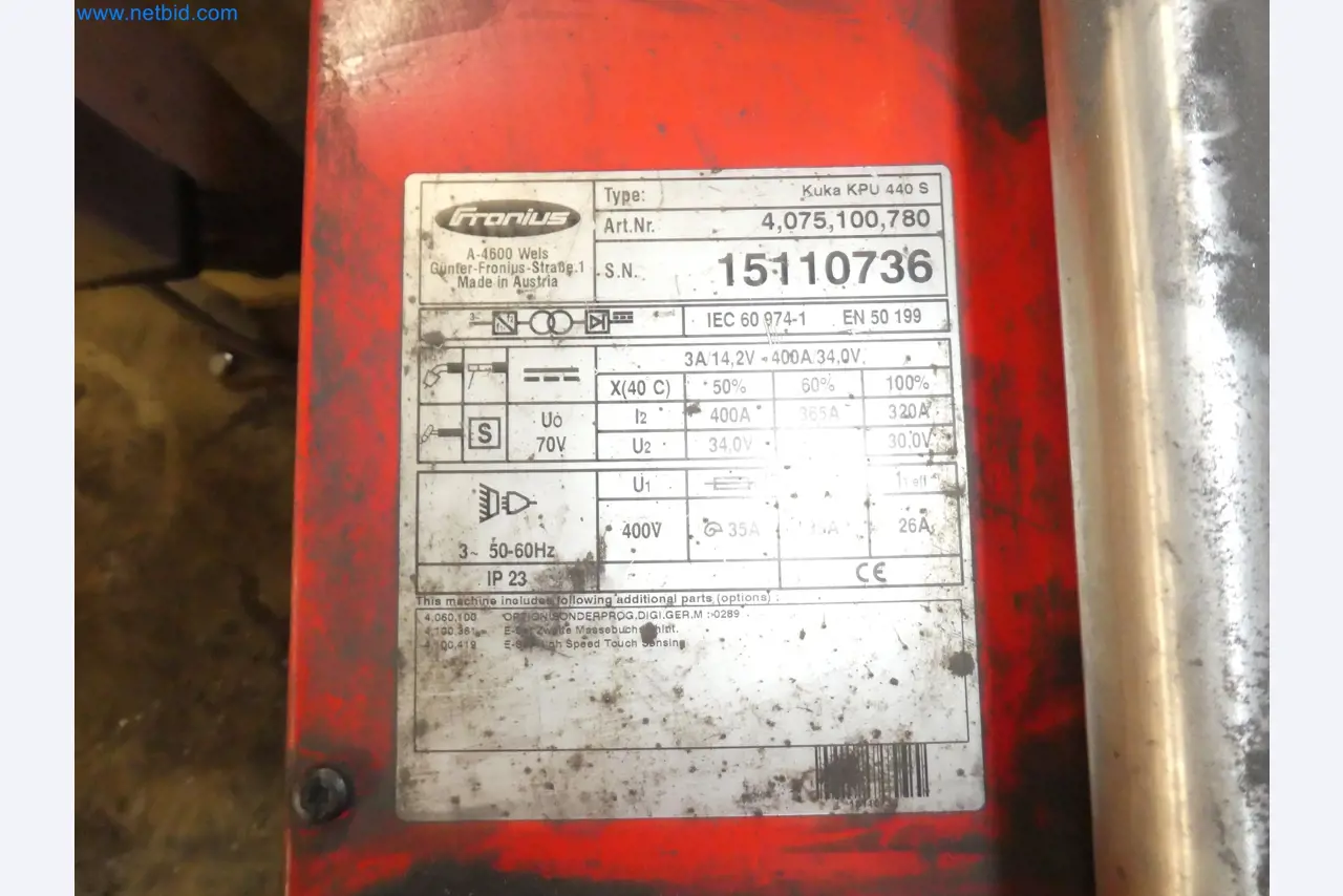 Robots, equipos de soldadura y accesorios de montaje de la industria del automóvil-2