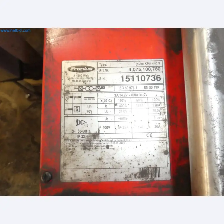 Robots, equipos de soldadura y accesorios de montaje de la industria del automóvil-2