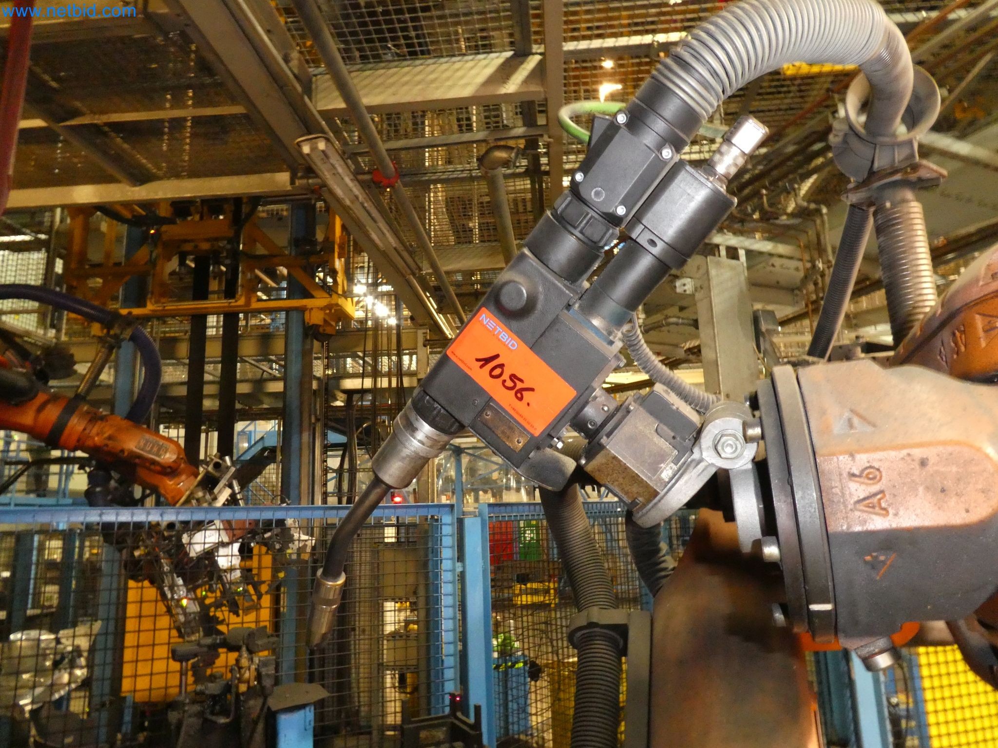 Robots, equipos de soldadura y accesorios de montaje de la industria del automóvil-3